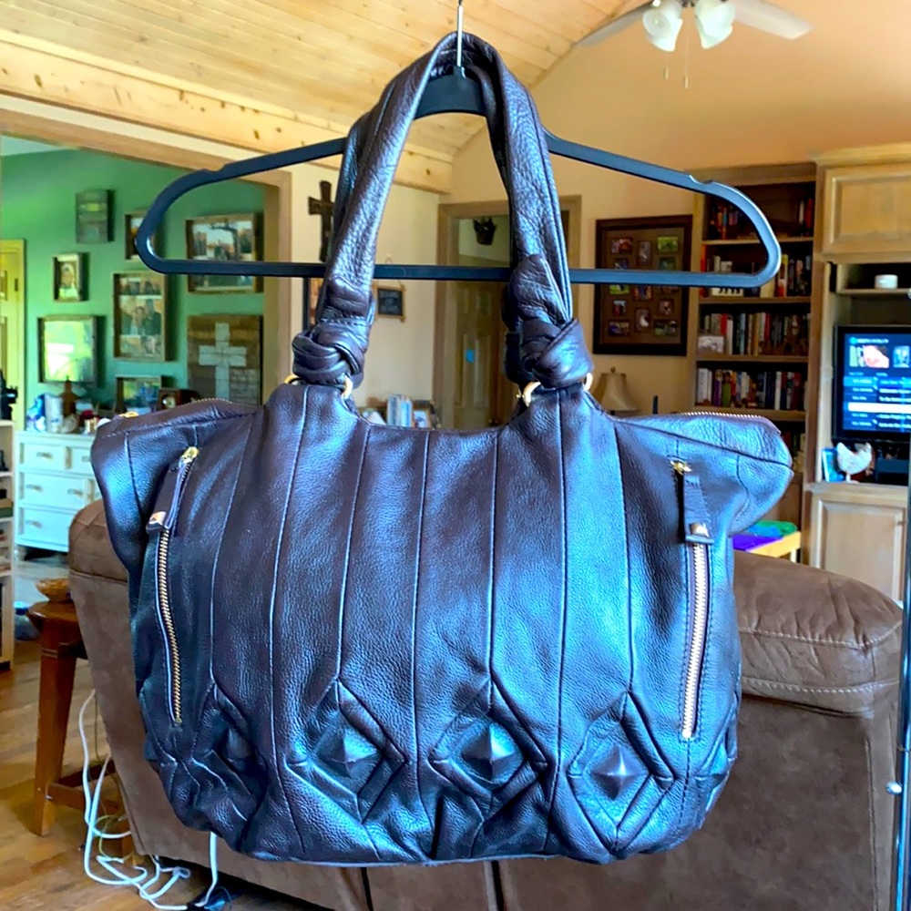 Beautiful Elliott Lucca oversized purse. 18x6x11